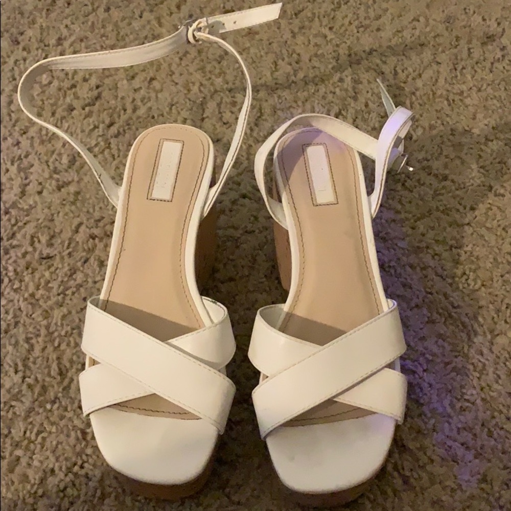 Heeled sandals with straps